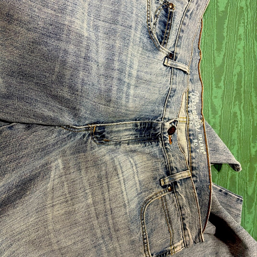Wrangler Retro Relaxed men’s jeans. Boot cut! Size 38x34 stone-washed